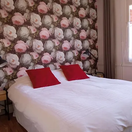 Au Pied Du Beffroi Arras