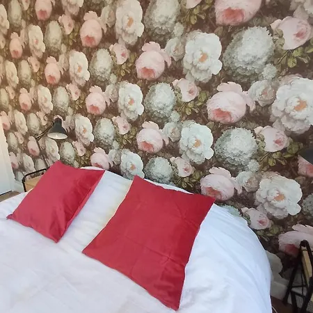 Au Pied Du Beffroi Arras