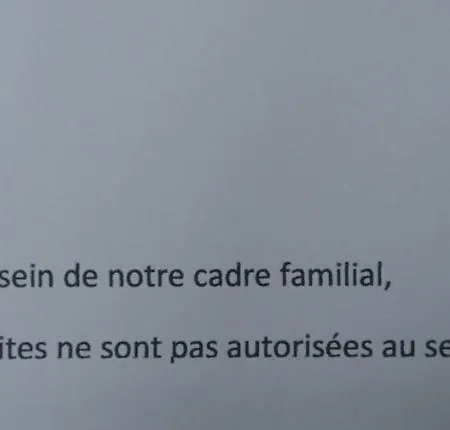 Au Pied Du Beffroi